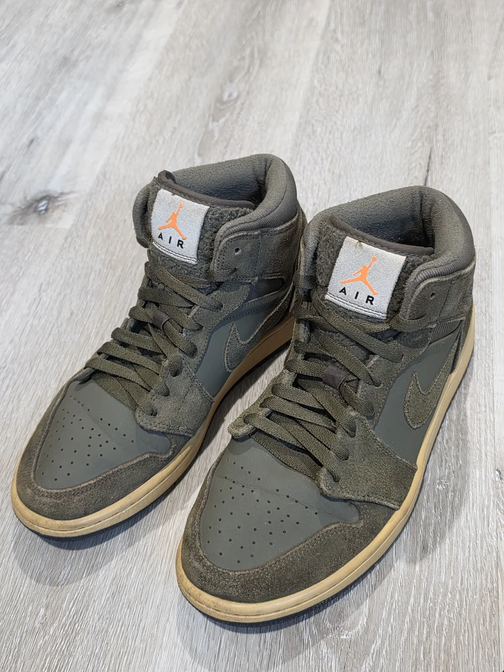 Jordan 1 Retro Mid Olive Green